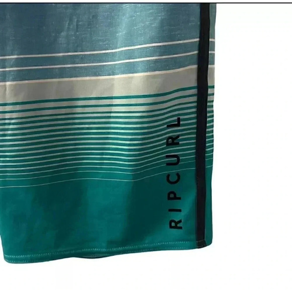 Rip Curl Boardshorts Men’s Size 28, Blue Stripes Beach Swim Shorts - Picture 3 of 11